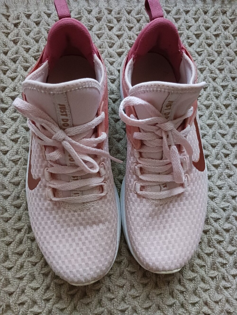 Nike Women’s Air Max Bella TR 2 Echo Pink Shoes - Picture 2 of 10